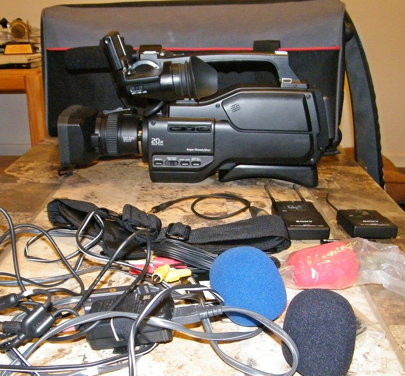Pristine Sony HVR-HD1000U Professional HD Camcorder + Wireless mic + Accessories