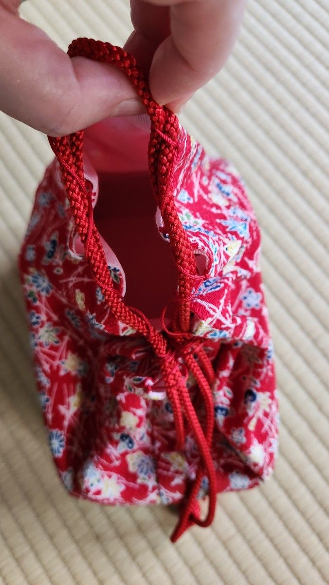 Drawstring bag floral pattern bamboo knitting red - image 2