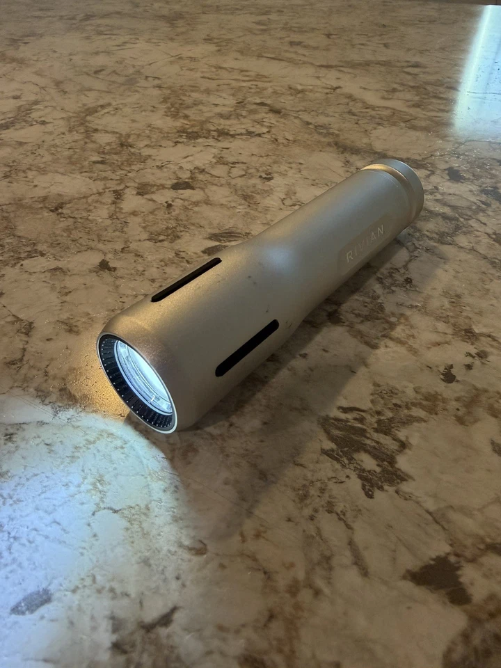 Фонарик Rivian Torch 1000 люменов - Изображение 4 из 4