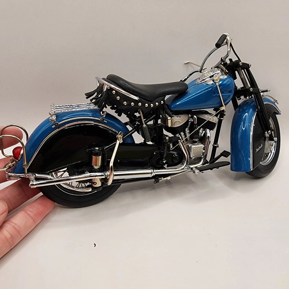 Incomplete- Danbury Mint 1948 Indian Die Cast 1:10 Scale Motorcycle - Image 4 of 4