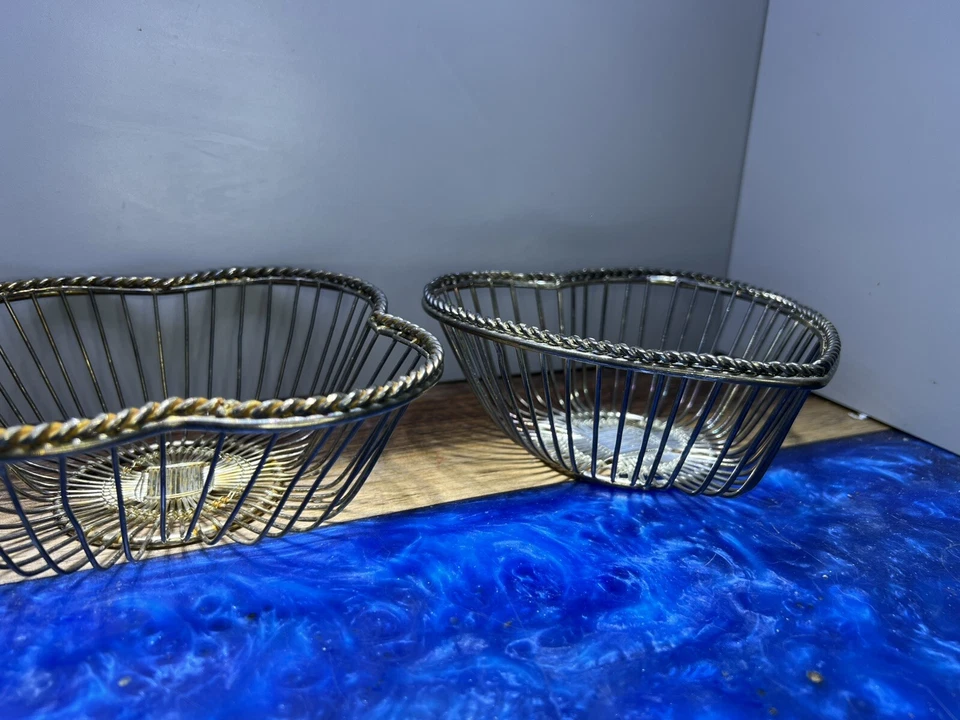 Lote de 3x Vintage Tono Plata Basado en Alambre Corazón Cesta Trébol Redondo Lote de 3 Foto 3 de 4