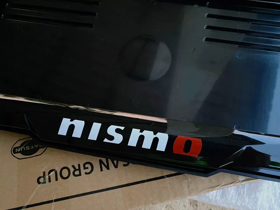 Marco de matrícula NISMO genuino Nissan B1170-8990A Foto 4 de 4
