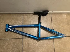 FREE AGENT ELUDER FRAME WITH SEAT POST AND BB