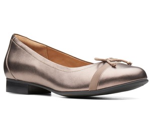 clarks flat dress shoes