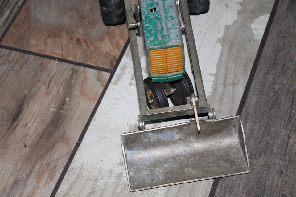 ¿John Deere vintage? Tractor de juguete Hubley Kiddie #500 con cargador frontal Foto 3 de 4