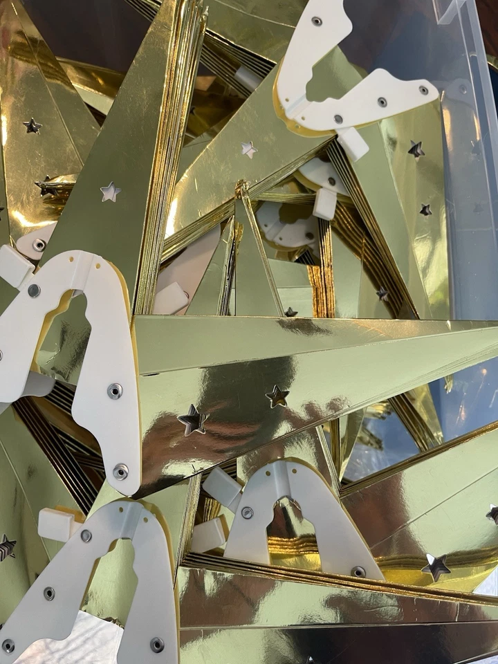 24 estrellas colgantes de Moravia. Cartulina dorada de peso pesado Foto 4 de 4