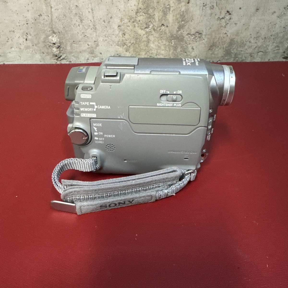 Sony DCR-HC40 MiniDV Camcorder Digital Video Camera W/ Batter , No