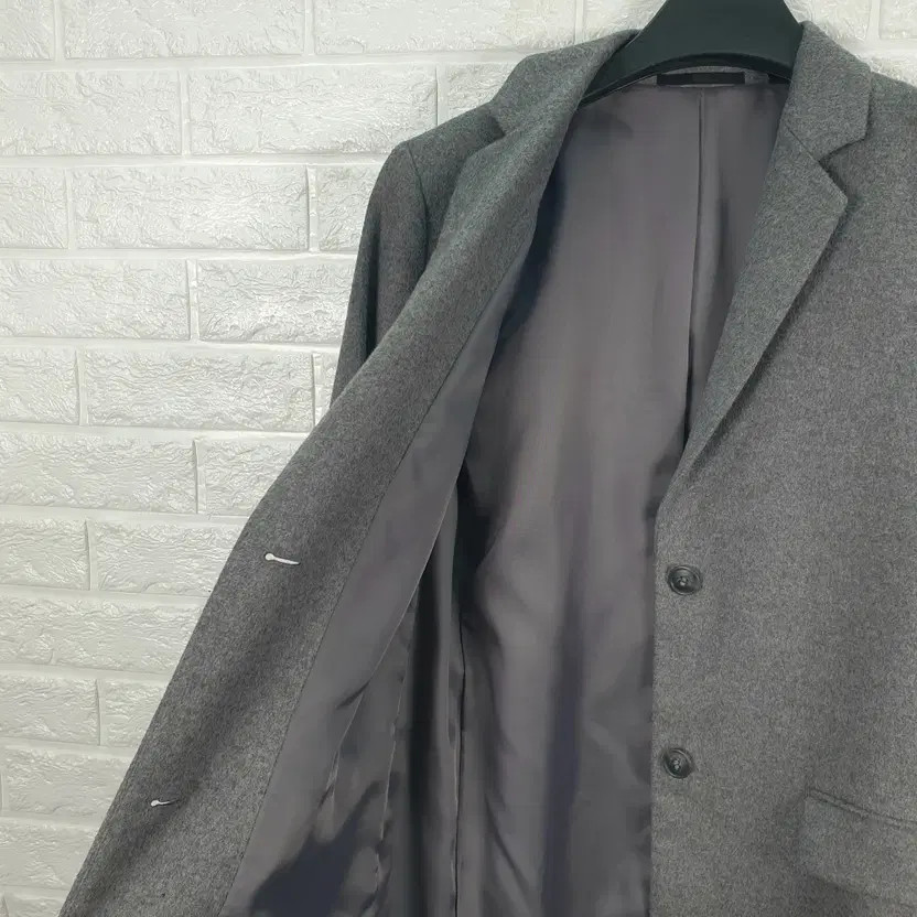 UNIQLO Wool Coat, Size 100, Good Condition, Slight Wear thumbnail 4