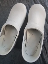 Dansko Women's White Beautiful Leather Cloggs  Sz 42