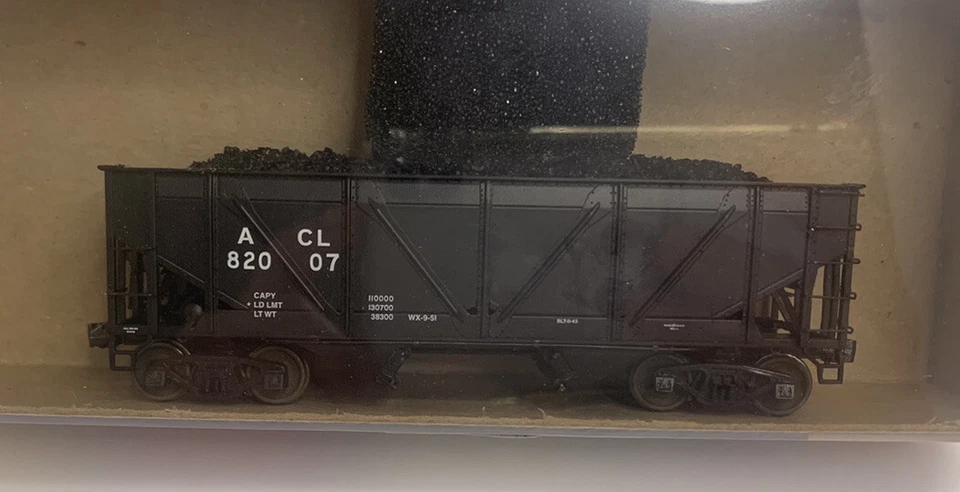HO Scale ACL #82007 2-BAY HOPPER Black - Image 3 of 4