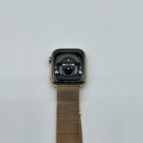 Apple Watch Series 7 45 mm en acier inoxydable doré avec bracelet milanais - Excellent état - Photo 6 sur 6