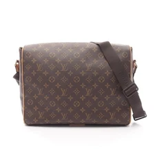 LOUIS VUITTON Aves Shoulder Messengaer Crossbody Bag M45257 Monogram canvas Used