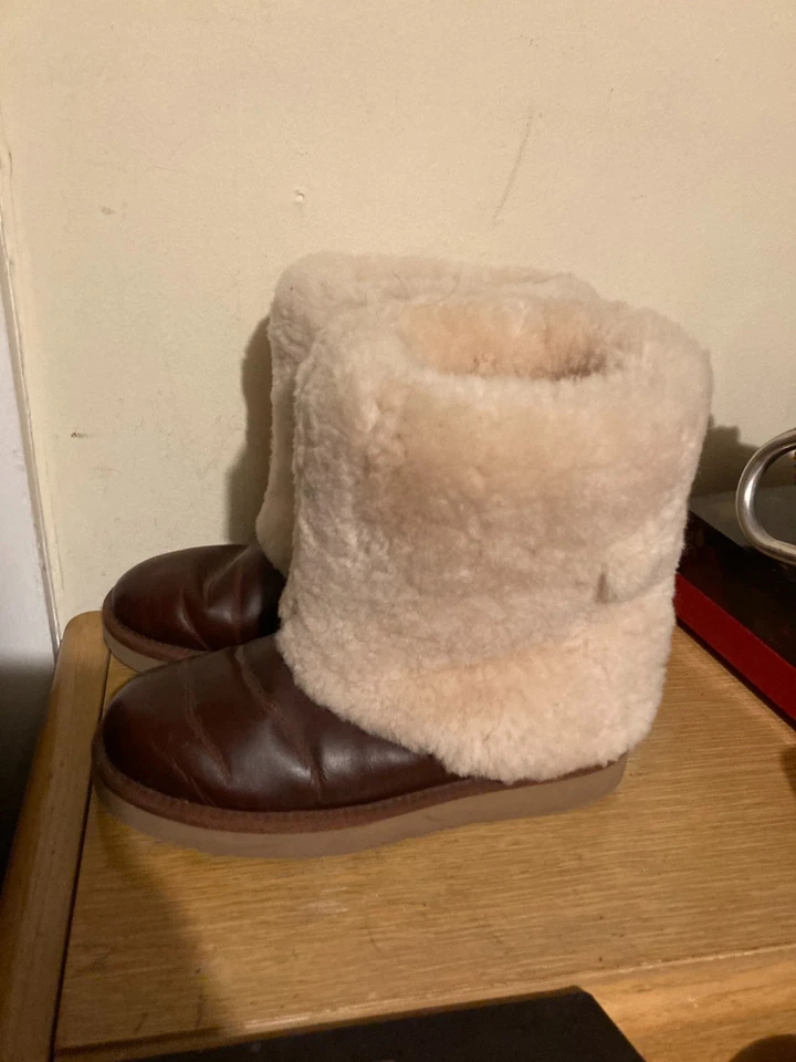 UGG PATTEN Shearling Cuff Chestnut Brown Leather Boots US 7. 1008823 - Image 4 of 4