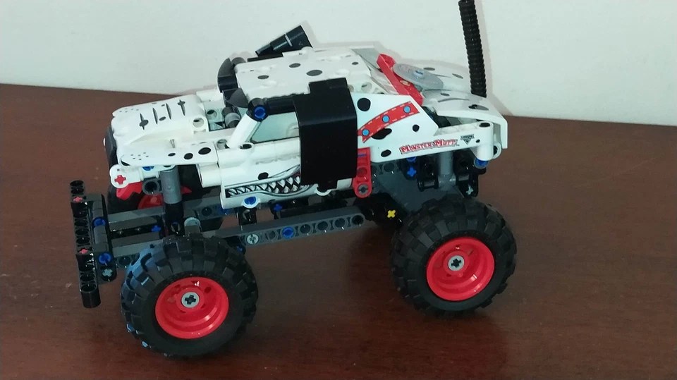 LEGO Technic 42150 Monster Jam Monster Mutt Dalmatian, foto 2 di 4