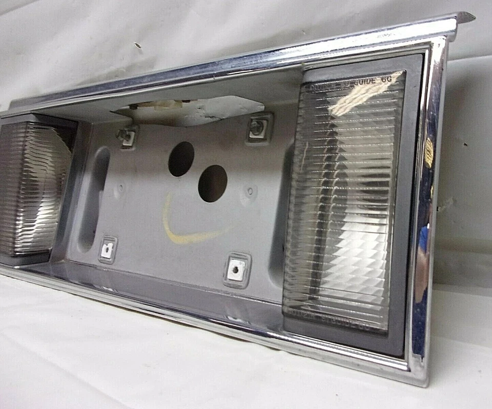 91-93 CADILLAC DEVILLE LUCES DE RESPALDO TRASERAS Y PANEL DE MOLDURA DE MATRÍCULA 16511039 Foto 4 de 4