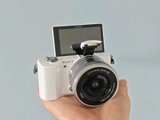 Sony Alpha a5000 Mirrorless Digital Camera with 16-50mm Lens - 95 New