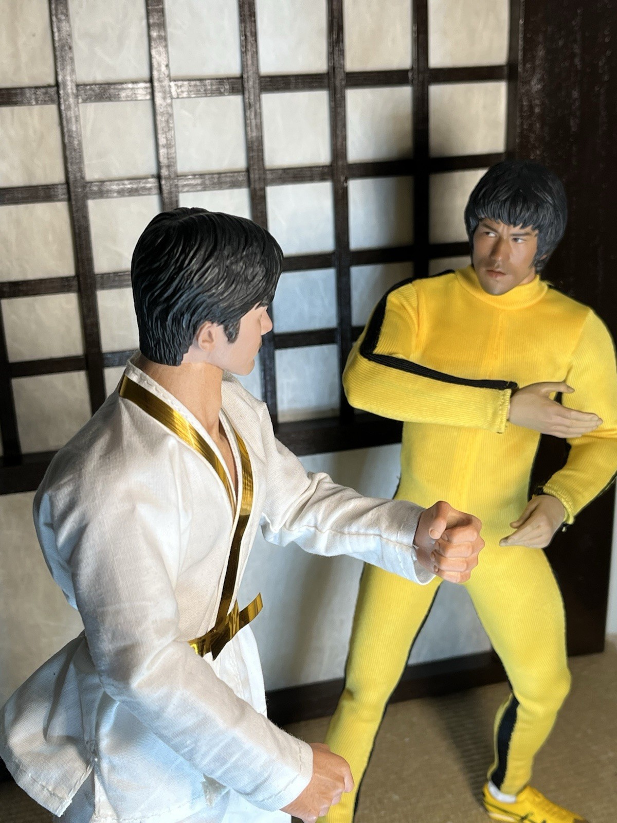 BRUCE LEE GAME OF DEATH 1:6 ACTION FIGURE & HAKKIDO MAN-2 FIGURES + WEAPONS. thumbnail 6