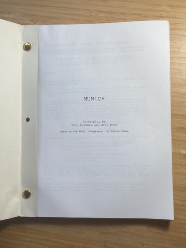 Munich - Original Film Studio Script Screeplay 2005 Steven Spielberg Eric Bana - Picture 2 of 8
