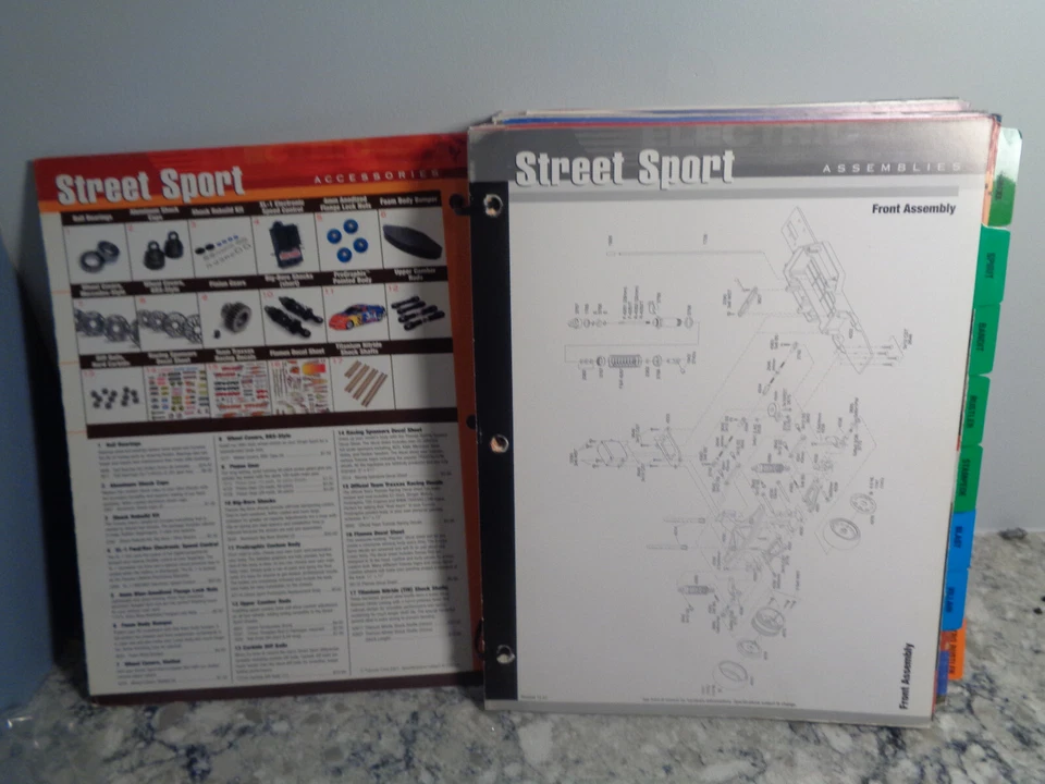 2001 TRAXXAS DEALER CATALOG / SERVICE MANUAL NITRO AND ELECTRIC CARS - Image 3 of 4