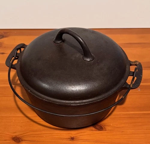 Vintage Cast Iron Griswold No. 6 Dutch Oven 2605 w/original lid wire kettle bail