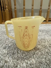 Tupperware 134-2 Plastic 2 Cup Measuring Cup Vintage Raised Red