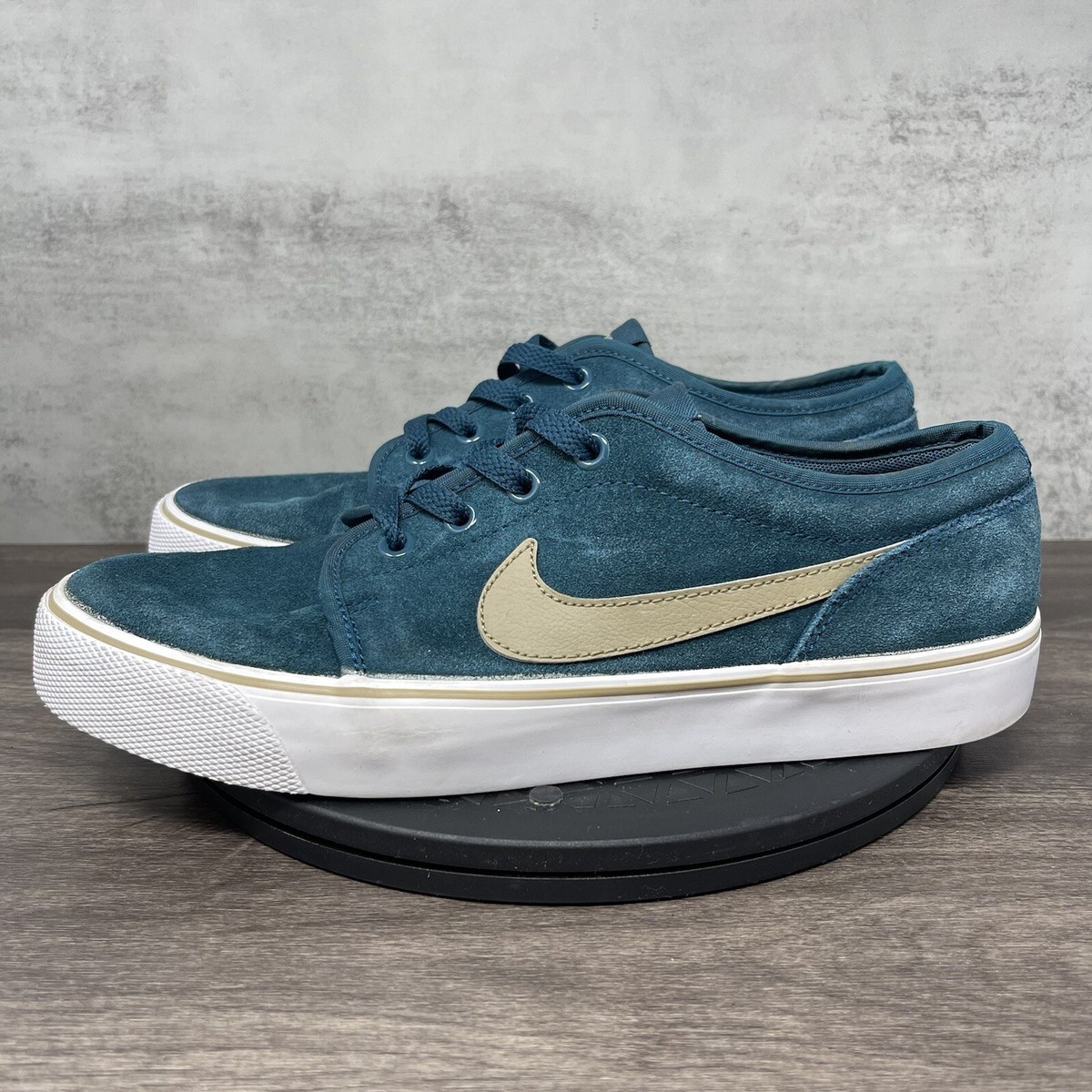 nike toki low