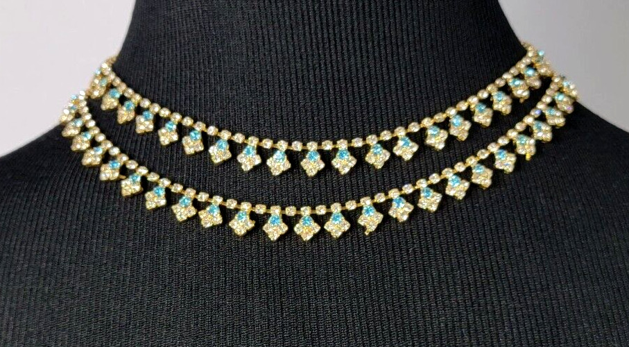 "Collar en capas de varias cadenas de 18" con dije de cristal transparente azul dije tono dorado"