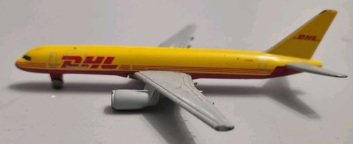 UNKNOWN RealToy (?) Boeing 757 (?) DHL G-BIKM yellow/red die-cast aircraft - Picture 4 of 11