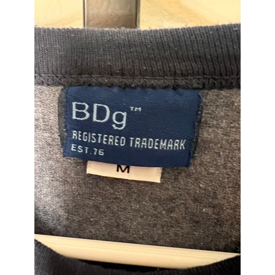 NUEVO SIN ETIQUETAS BDG Hombres Fosters Cerveza Gráfico Camiseta Manga Corta Cuello Redondo Gris Talla M Foto 3 de 4