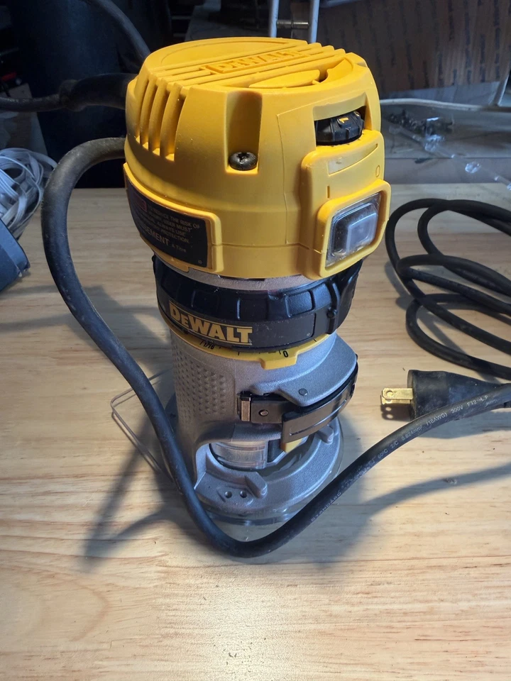 DEWALT 路由器套件 2 1/4 惠普 12 安培蹦极和固定底座变速 8 至 24k — 第 4/4 张图片