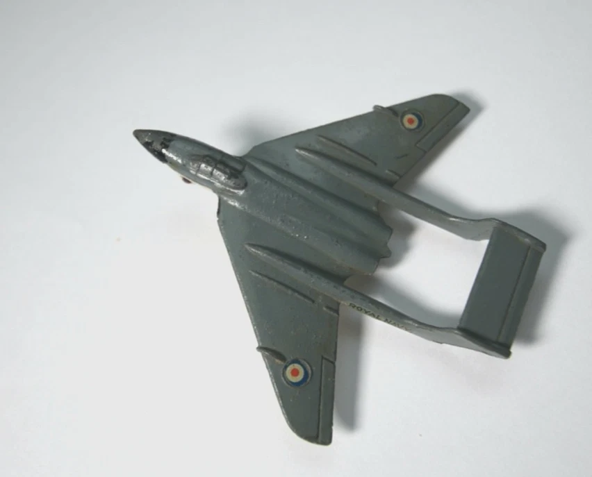 Avión de combate vintage Dinky Toys 738 DH110 Sea Vixen Royal Navy Foto 4 de 4