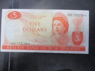 New Zealand Banknotes: $5 Circulated Great Item Must Have (T7247