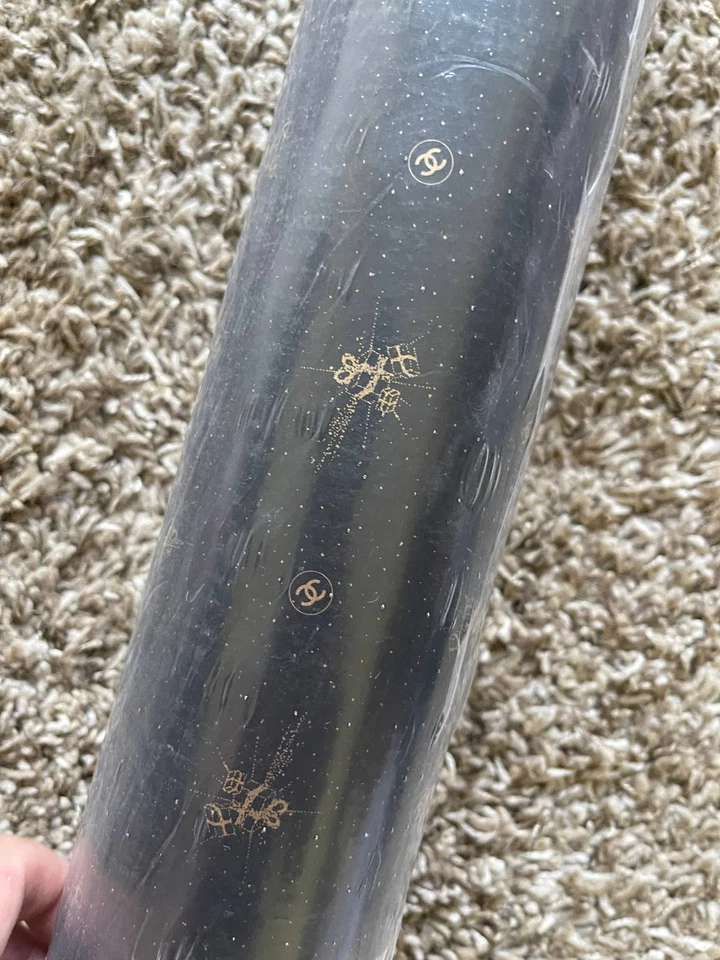 Rolo de papel de embrulho Chanel preto ouro logotipo lacrado autêntico 18 polegadas x 984 polegadas - Imagem 3 de 3