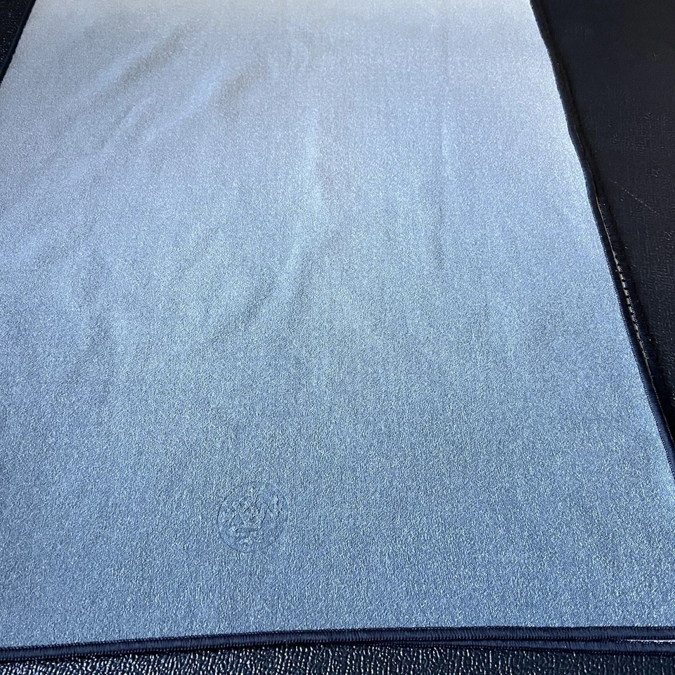 Manduka Yogitoes Skidless Hot Yoga Mat Toalla Rojo Gris 66x23 pulgadas Foto 4 de 4