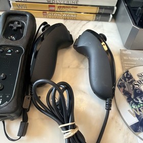 Nintendo Wii RVL-001 Black GameCube Compatible Console Bundle Smash Bros Brawl