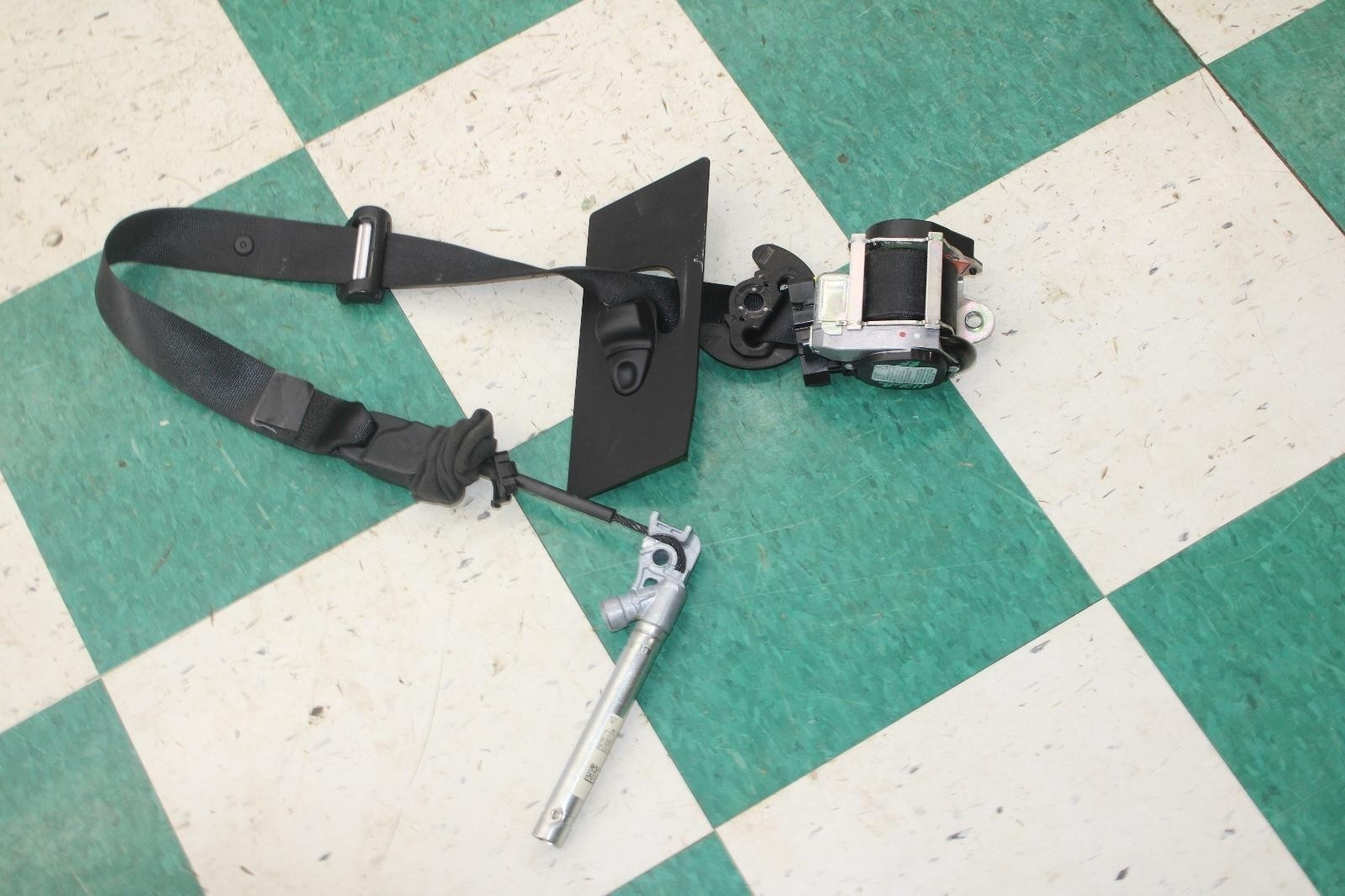 14-22 MASERATI GHIBLI Black Front Passenger Right RH RF Seat Belt Retractor OEM