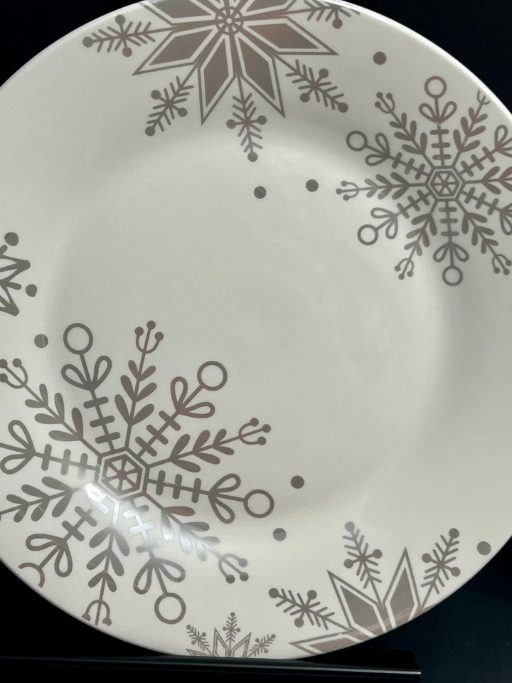"Juego de 4 platos de cena Royal Norfolk vacaciones invierno copo de nieve plateado 10,5"" usados en excelente estado" Foto 4 de 4