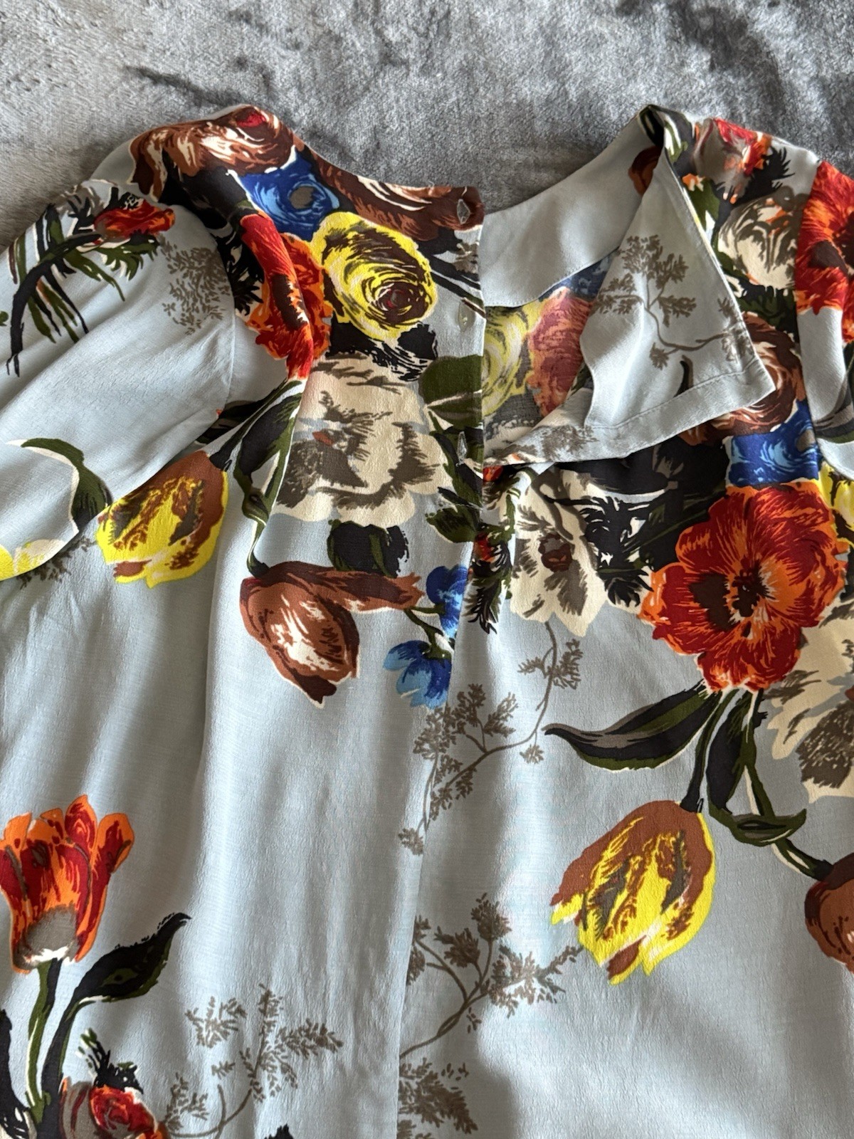 Boden Blue Floral Long Sleeve Blouse Size 8 Buttons on the Back Cottage Romantic