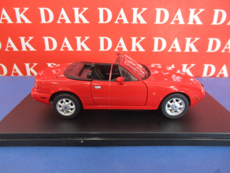 Die cast 1/24 Modellino Auto Mazda Eunos Roadstar ( MX-5 / Miata ) 1989 - Immagine 4 di 4