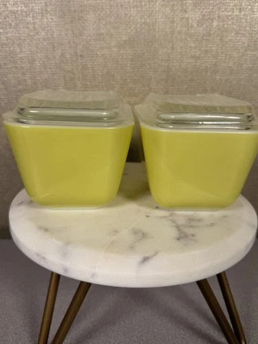 Pair (2) Yellow Pyrex 501B 1 1/2 Cup Refrigerator Dishes w/Glass Lids Vintage
