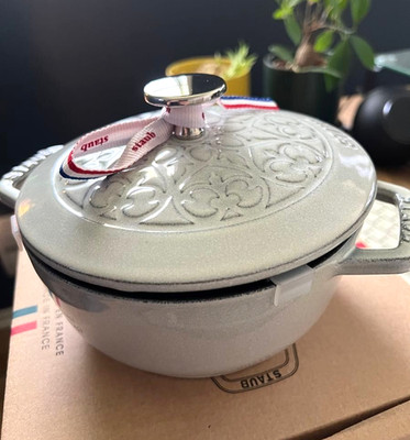 新品　staub WANABE S Lily Staub Wa-NABE S 16cm Lily Campagne Gray Cocotte Cast Iron New | eBay