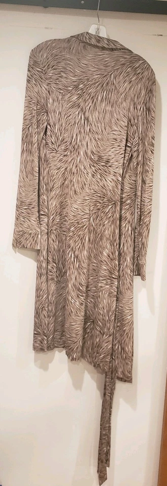 Vestido envolvente de jersey de seda Diane von Furstenberg, estampado de plumas marrón talla 12 nuevo Foto 2 de 4