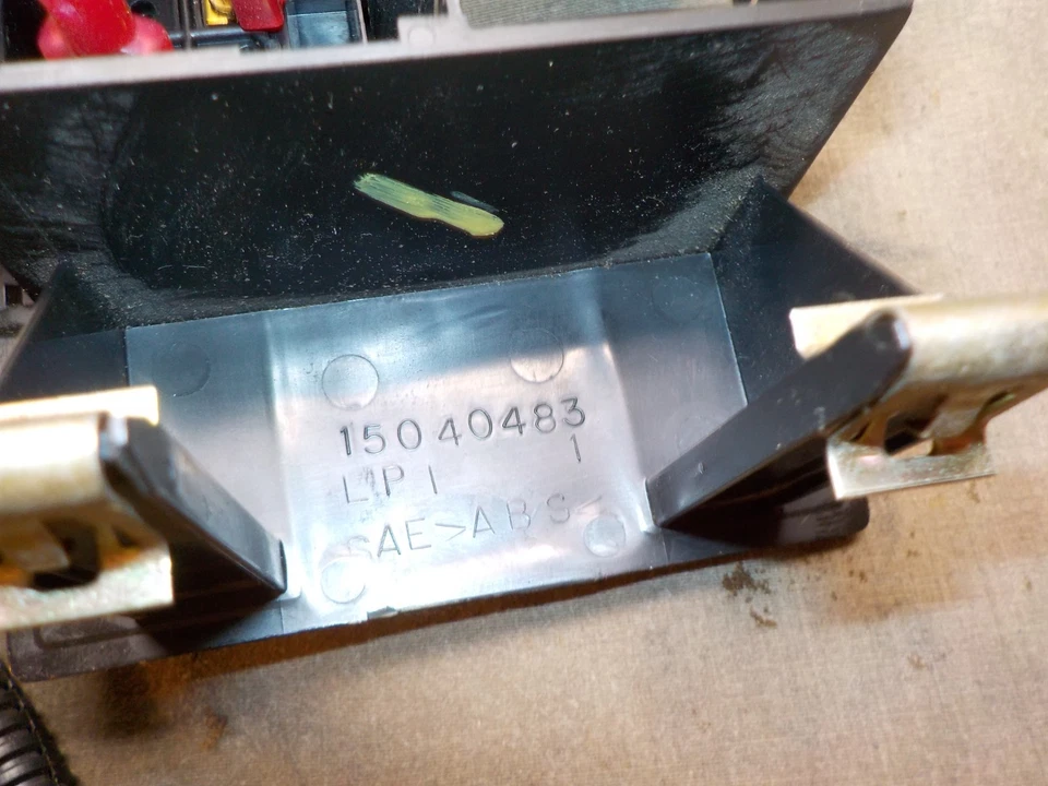 01-04 Chevy Silverado 2500 HD 6.6 LB7 diésel BD interruptor de control alto con bisel de tablero Foto 3 de 4