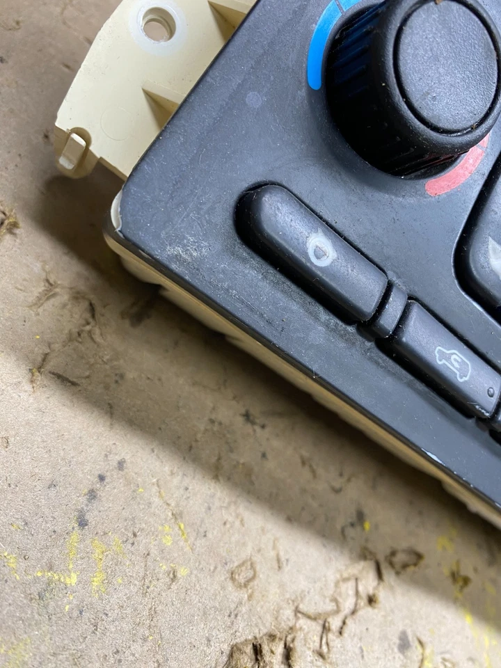 Chevrolet Silverado 2003 a 2006 módulo de control de climatización de calefacción U5481 DG Foto 4 de 4