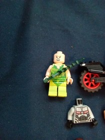 LEGO Poison Ivy Minifigure Lime Green DC/ Marvel Comics Heroes/Villians 