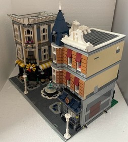 Retired LEGO CREATOR Assembly Square 10255 Box & Instructions 100% complete