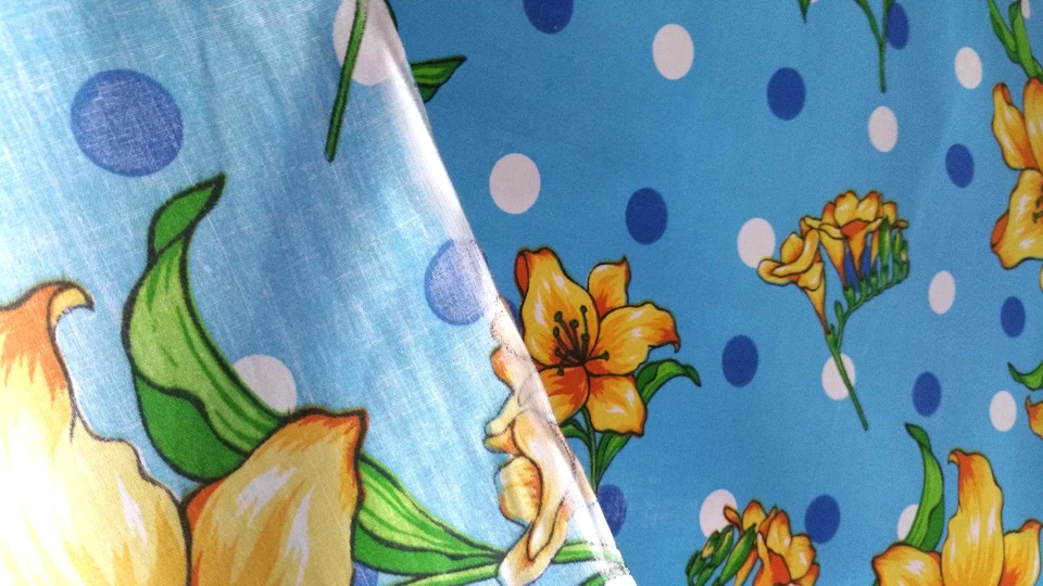 TELA DE POLI ALGODÓN TURQUESA LUNARES FLORALES FLORES LIRIOS AMARILLOS 60" POR COMPRAR Foto 3 de 4