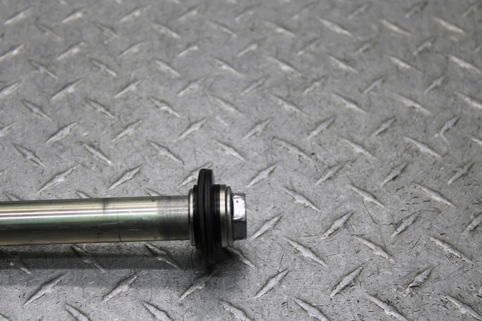 Yamaha YZF R6S 2009 eje de rueda delantera 5SL-25181-10-00 Foto 4 de 4