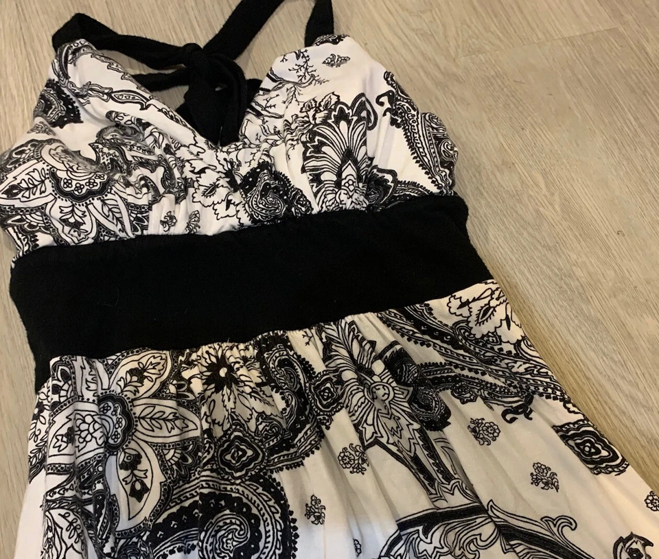 Vestido longo floral Karen Kane preto e branco feminino tamanho pequeno pequeno pequeno - Imagem 3 de 4