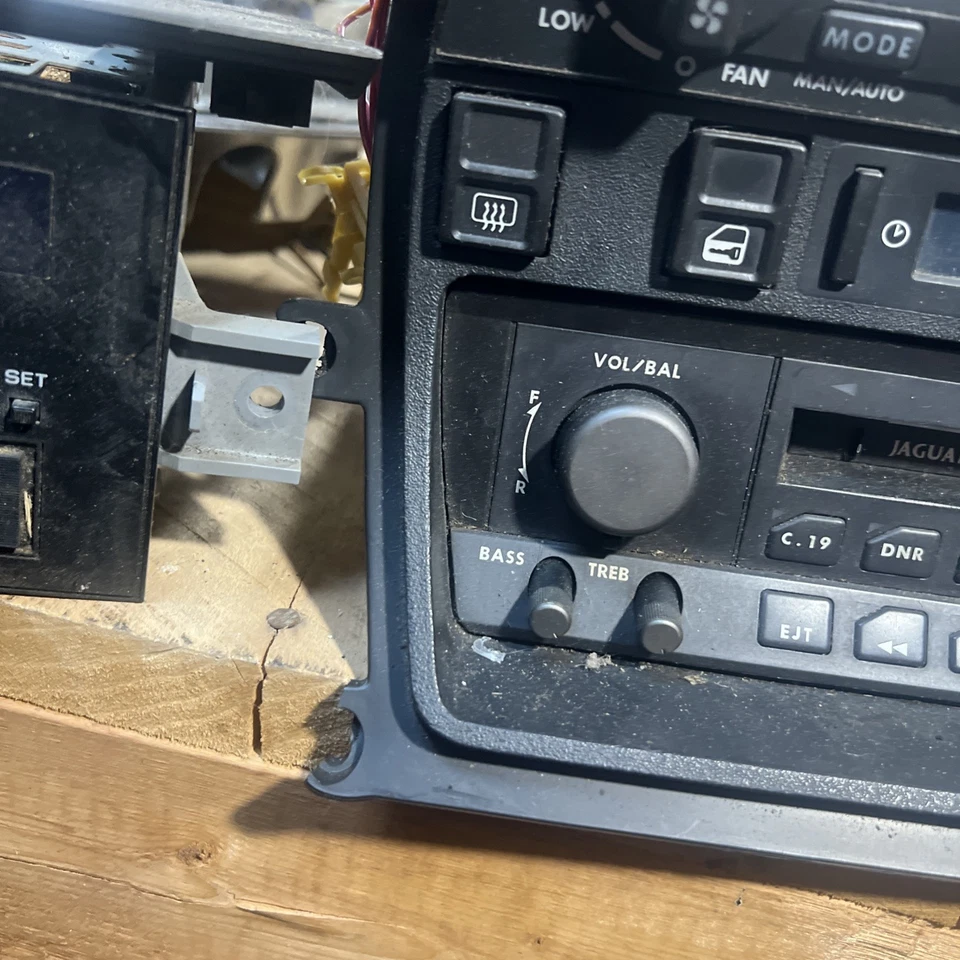 Jaguar Xj 1984 radio y climatización reloj bloqueo eléctrico Foto 2 de 4